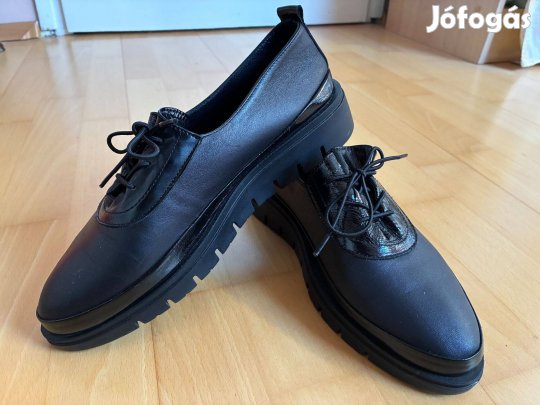 Női fekete bőr félcipő