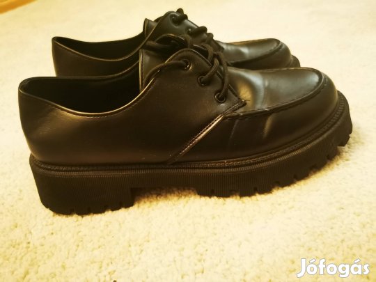 Női fekete cipő