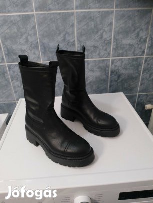 Női fekete csizma