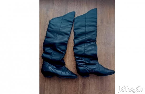 Női fekete csizma