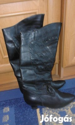 Női fekete csizma