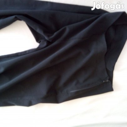 Női fekete szövet nadrág, oldalt zippzáras. M
