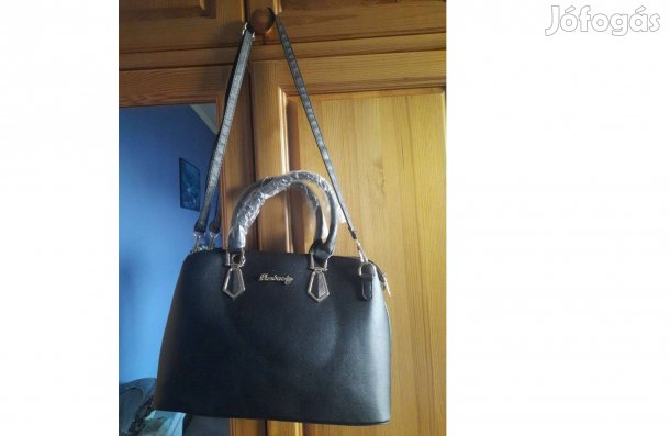 Női fekete táska eladó!