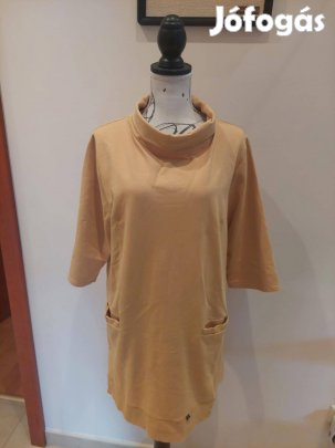 Női felső állapotu természetes anyag