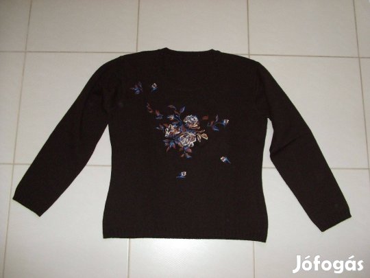 Női hímzett pulóver M méret