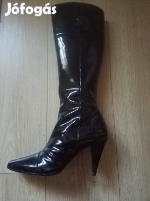 Női hosszúszárú csizmák ,fekete színű 