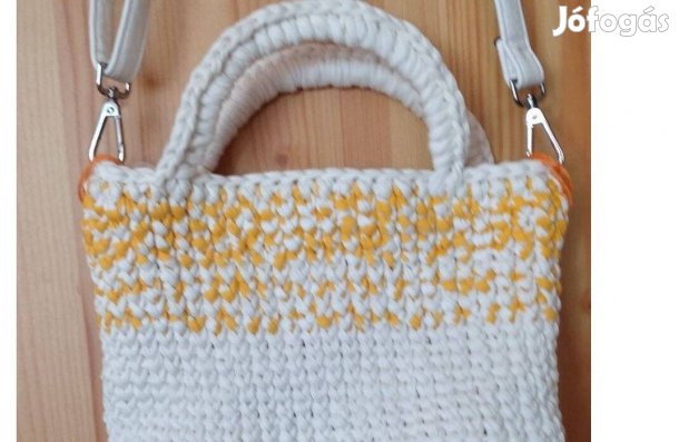 Női kézitáska , tavaszi színekkel