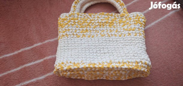 Női kézitáska , tavaszi színekkel