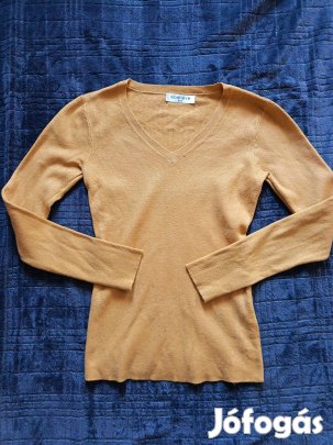 Női kötött pulóver