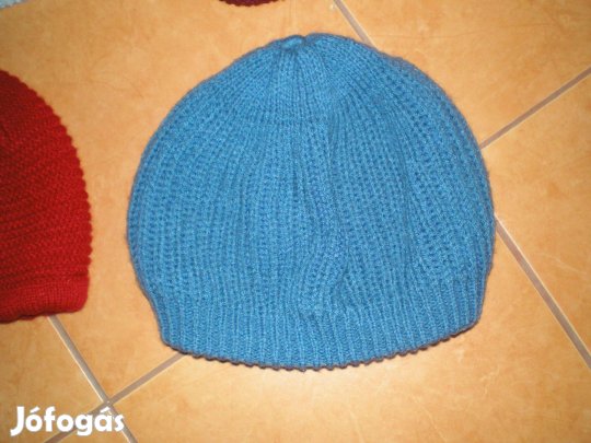 Női kötött sapka királykék színben szinte új