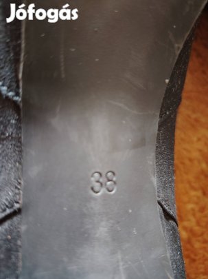 Női magas sarkú cipő