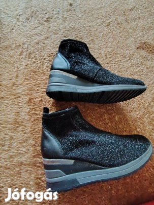 Női magas szárú cipő