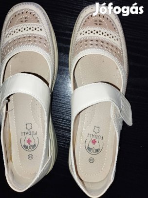 Női márkás bőr félcipő /szandál/