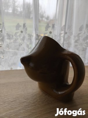 Női mell tejesbögre