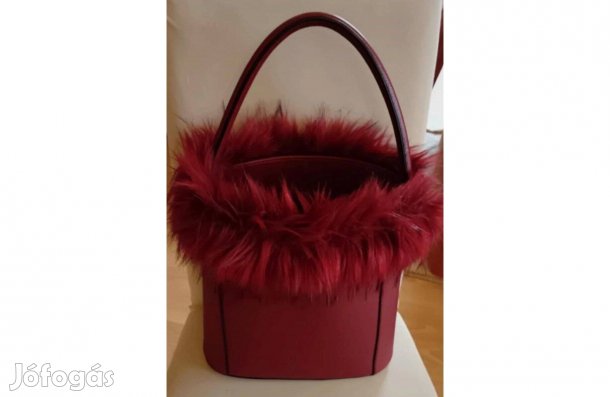 Női műbőr táska