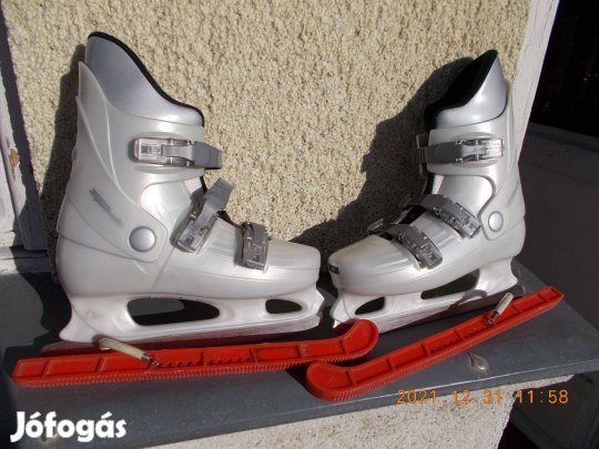 Női műkorcsolya megvételre javasolt