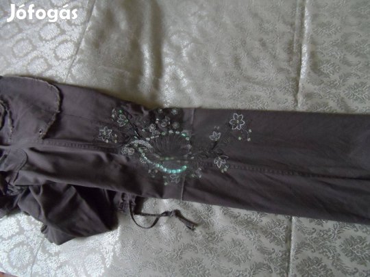 Női nadrág gyöngyös díszítéssel S-es