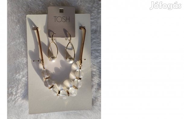 Női nyaklánc fülbevalóval