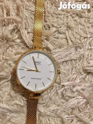 Női óra aranyszínű
