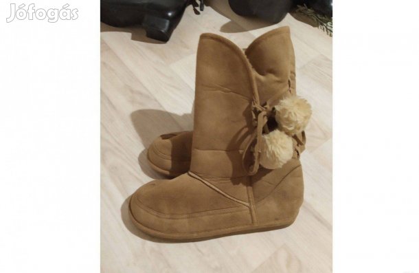 Női puha, meleg csizma barna színű. 39-es méret és 24 cm a talpbelső