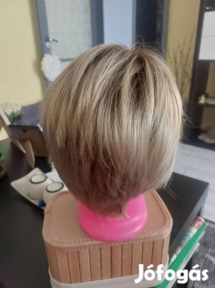 Női rövid fazonú paróka