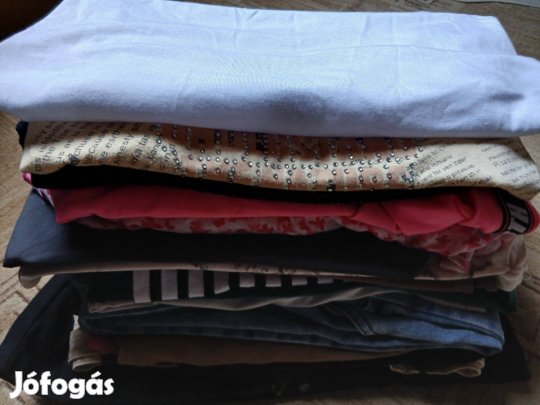 Női ruhacsomag eladó.