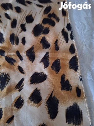 Női sál ( 50 x 52 )