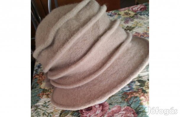 Női sapka (kalap fazon) drapp olcsóbb lett