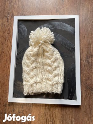 Női sapka, kézzel kötött