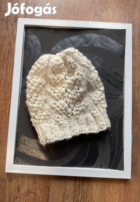 Női sapka, kézzel kötött