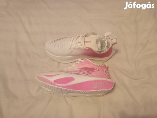 Női sportcipő eladó
