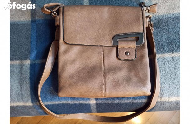 Női sportosan elegáns táskák