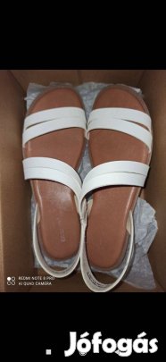 Női szandál fehér