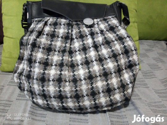 Női táska fekete, fehér, szürke mintás