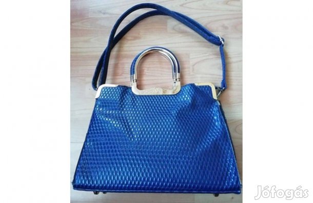 Női táska lakk - fém fülekkel kék
