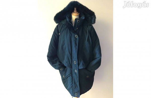 Női télikabát. Palackzöld szín. M-es