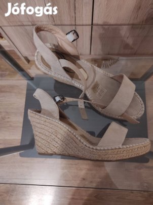 Női telitalpú szandál 40-es Új!