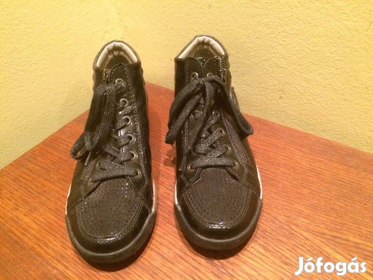 Női vagy gyerek cipő 35- 36-os
