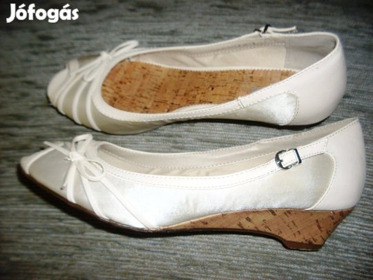 Női vajszínű selyem szandálcipő, alkalmi,40-méret,Bécsben vásárolt!