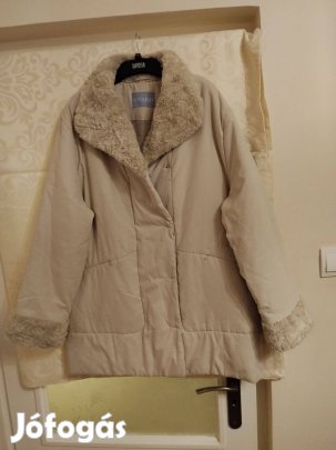 Női világos színű átmeneti kabát