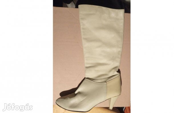 Női világos színű bőrcsizma 39-es méretben eladó. 40 cm-es szár