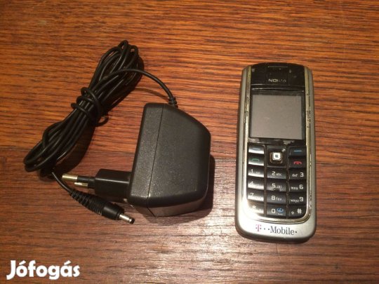 Nokia 6021 mobiltelefon töltővel