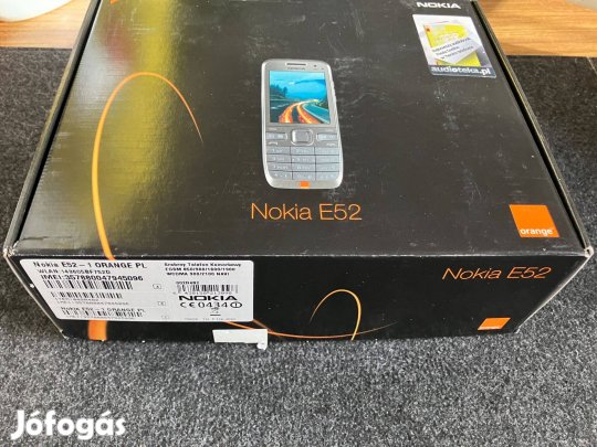 Nokia E52 gyári dobozában