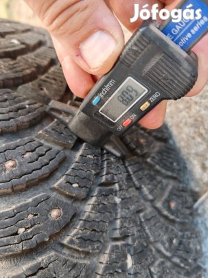 Nokian Hakkapeliitta-4 195/65 R15 szöges téli gumi garnitúra