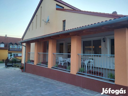 Nóra Apartman, Nyaralás, Balaton, Balatonlelle, Klimatizált