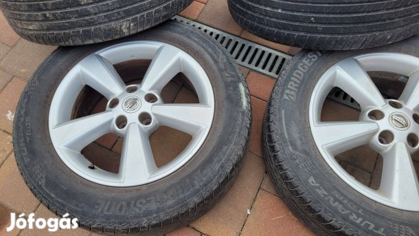 Nossan qashqai alufelni 215/55 R17 nyári