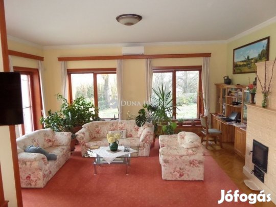 Novreczky udvarház és arborétum eladó