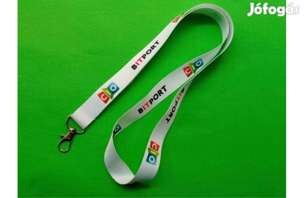 Nyakba is akasztható karabineres kulcstartó Bit Port felirattal; 110Ft