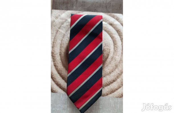 Nyakkendők különféle szövet és selyem anyagokból