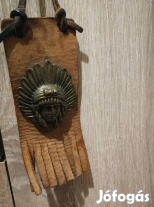 Nyaklánc, indián totem. Bőr és sárgaréz.